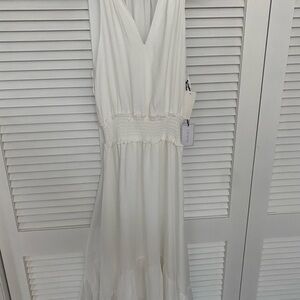 Elegant White V-Neck Sleeveless Maxi Dress